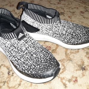 Adidas rapidarun laceless athletic shoes